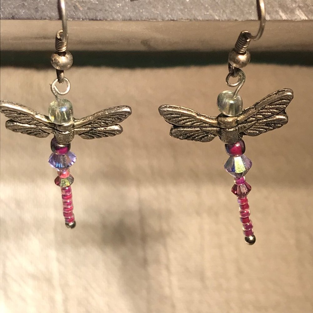 🌈 Sale! 🌈 Delicate dragonfly earrings, tanzanite & pink